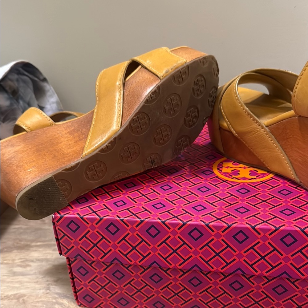Tory Burch Tan Platform Sandals with Chunky Heel - Picture 7 of 13